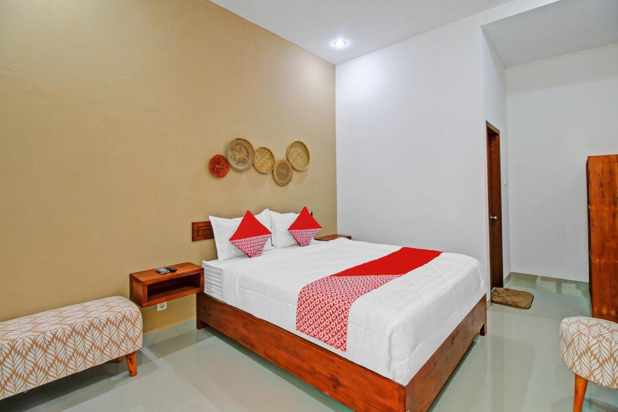 Oyo 90820 Madania Guesthouse Syariah Mataram Ngoại thất bức ảnh